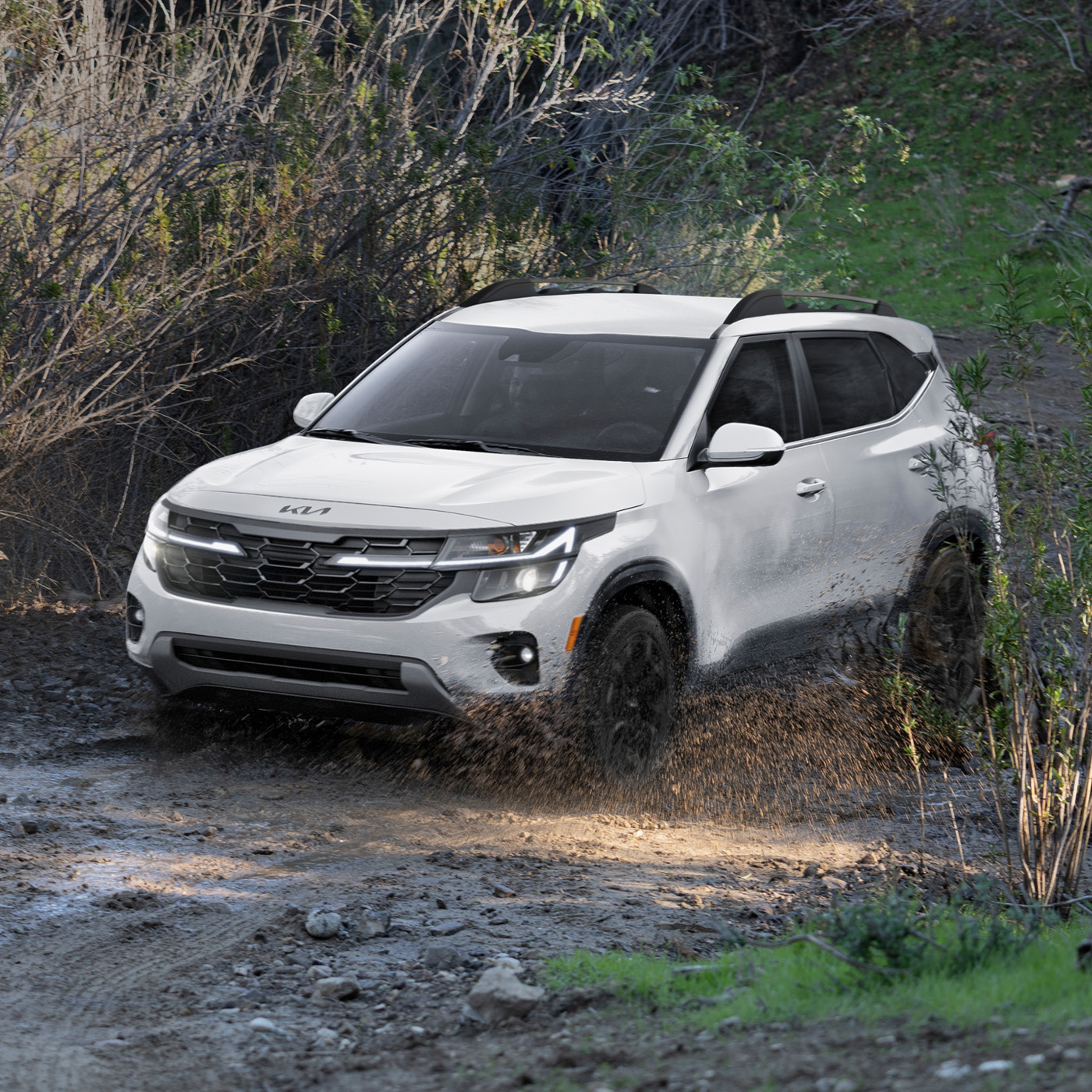2024 Kia Seltos Driving Fast On A City Road Three-Quarter View
