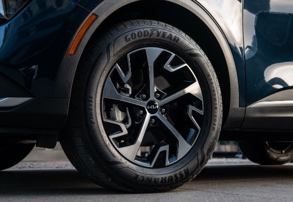 2024 Kia Sportage Hybrid, zoomed in view of an Active AWD tire